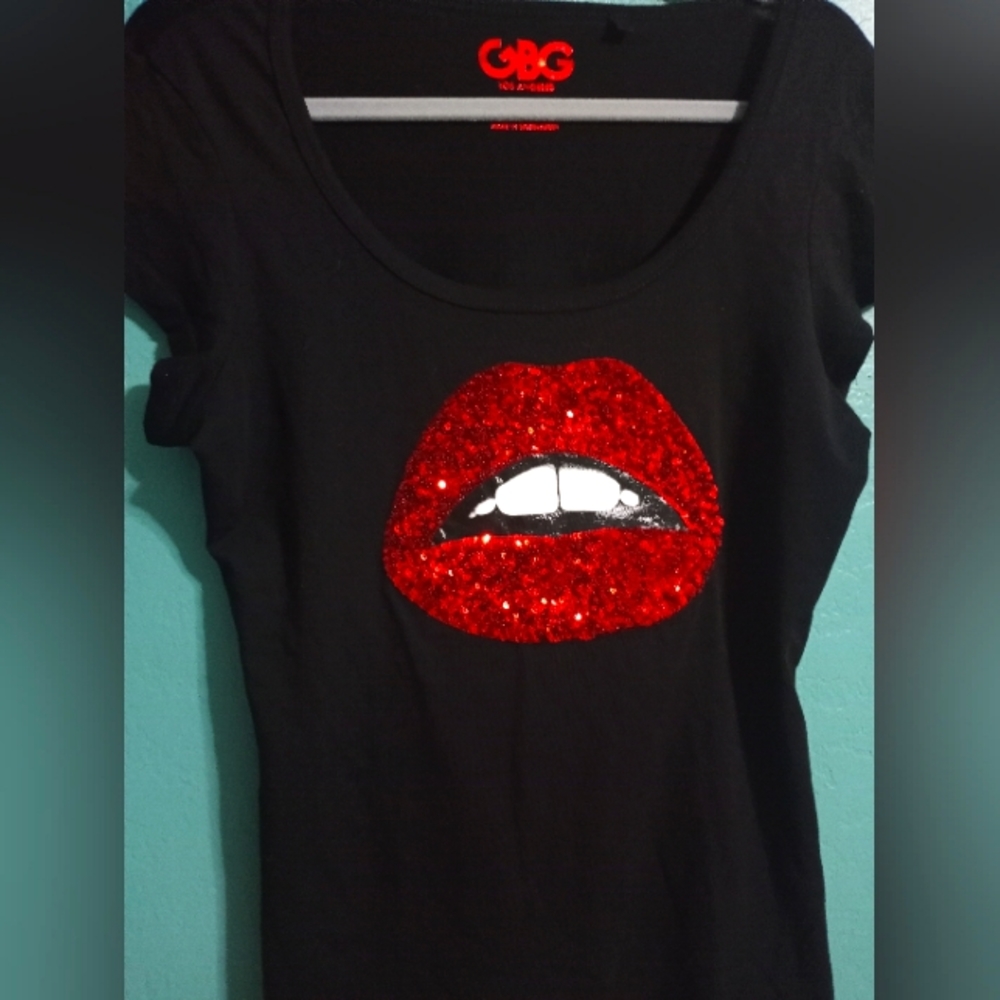 GBG BLACK RED SEQUIN LIP T-SHIRT LARGE